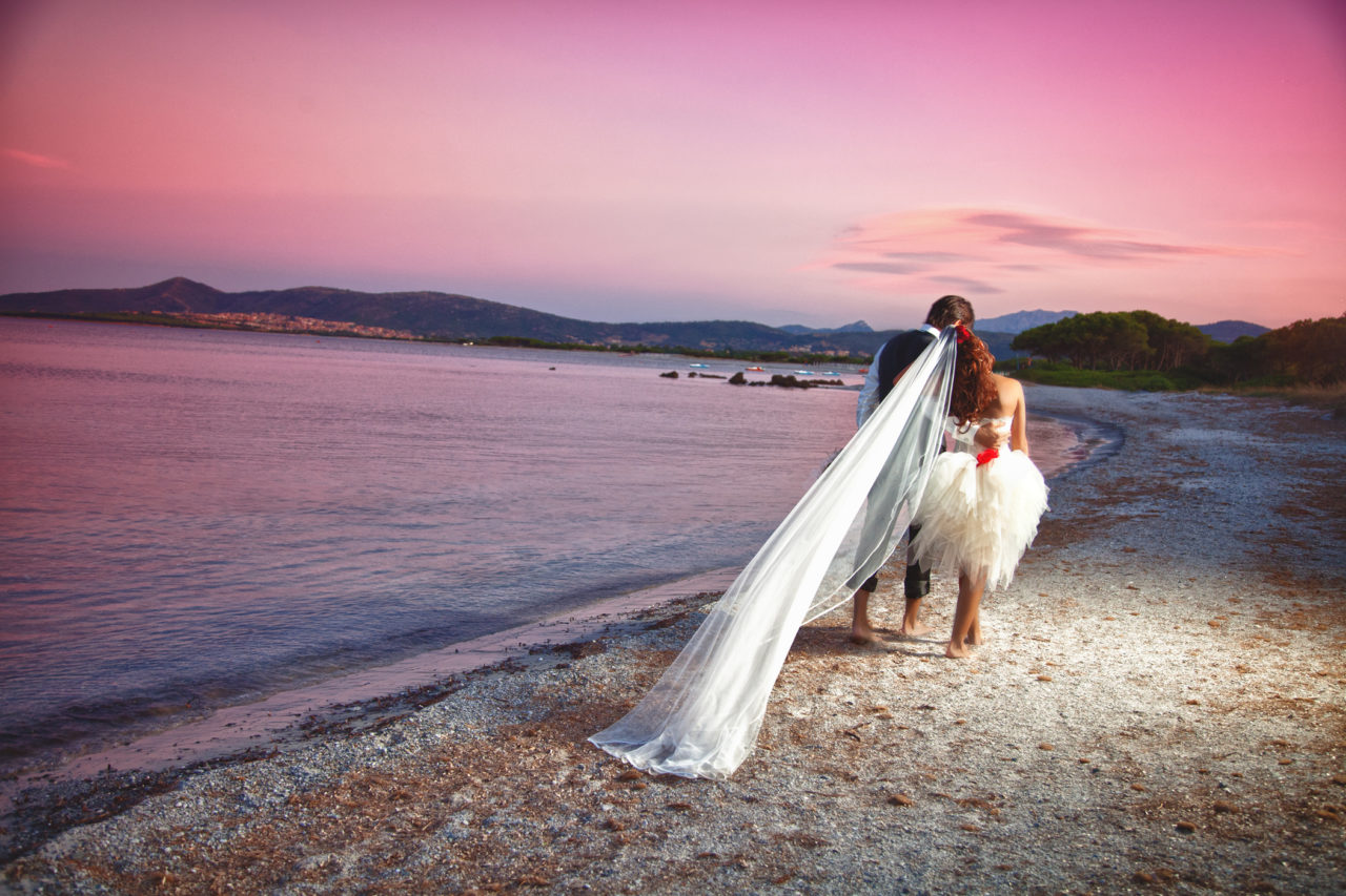 Wedding Book, due sposi in riva al mare olbiese. Foto scattata dal fotografo Giuseppe Ortu a Olbia