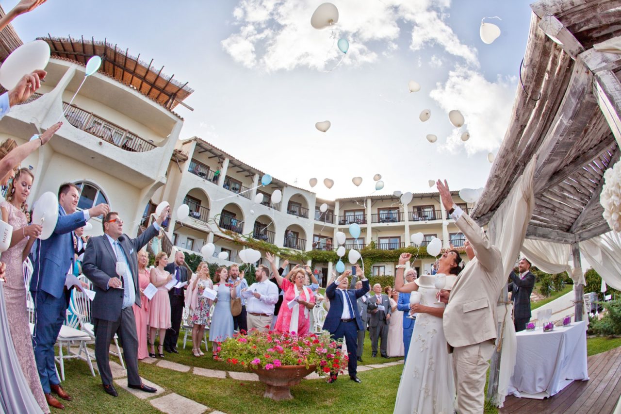 Festeggiamenti matrimoniali. Foto scattata da Giuseppe Ortu fotografo specializzato in matrimoni a Olbia